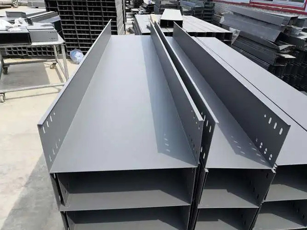 如何选用槽式电缆桥架？