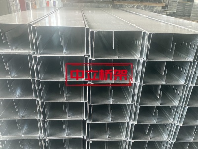 镀锌加隔板桥架