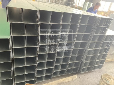 加隔板桥架（热镀锌-槽式）